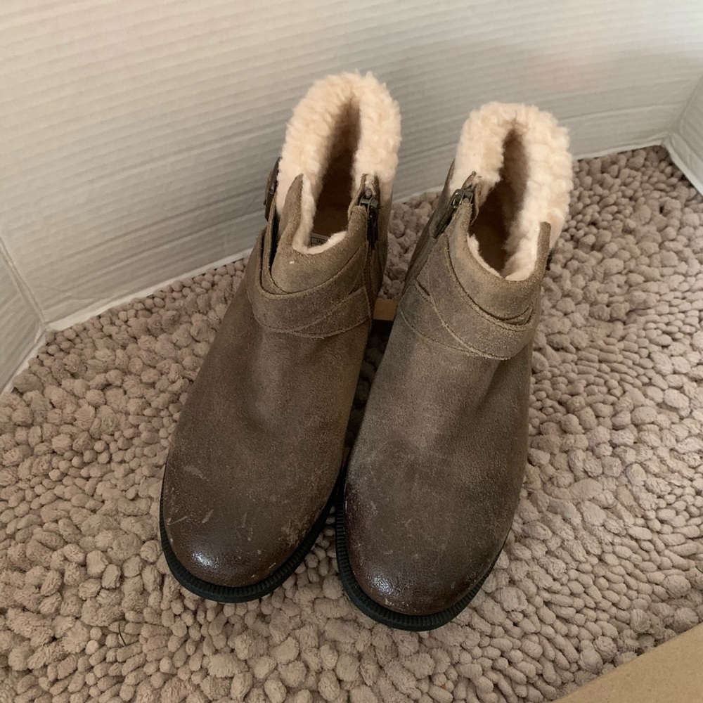 Ugg brown benson  bootie      NWOT - Picture 2 of 6